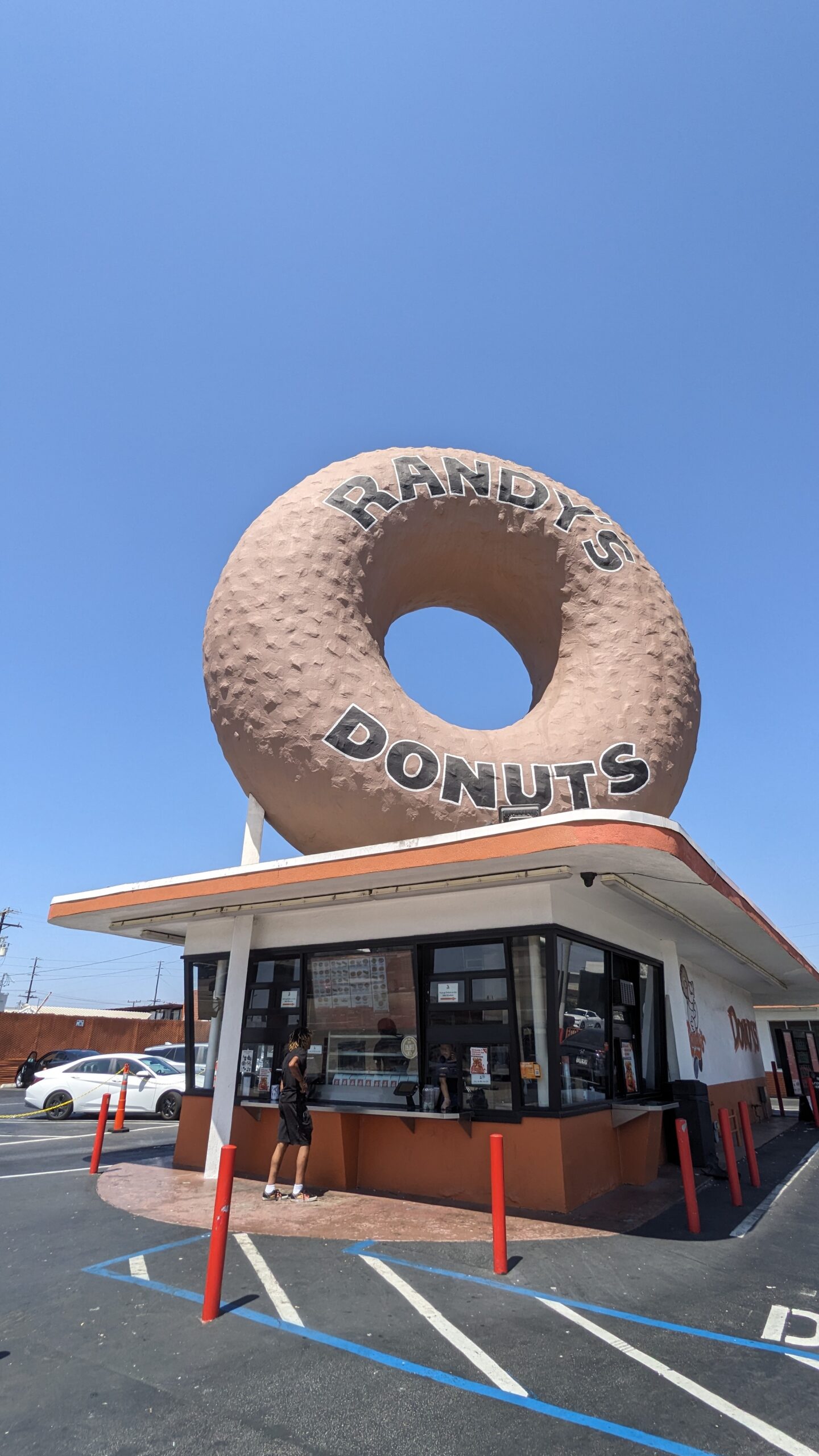 Randy’s Donuts: A Sweet Icon in Los Angeles